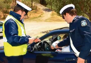 To νομοθετικό τρυκ του υπουργείου Εσωτερικών το οποίο ενεργοποίησε τον αναγκαστικό νόμο 344/1968 - Σε εξέλιξη η έφοδος στους τραπεζικούς λογαριασμούς για απλήρωτες κλήσεις 20 ετών!