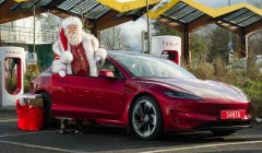 Το Auto Trader δίνει στον Άγιο Βασίλη ένα Tesla Model 3