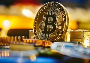 Bitcoin: Κλείνει το έτος με απώλειες, αλλά το ράλι του Ιανουαρίου παραμένει στο τραπέζι
