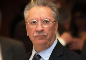 Καυστικός κατά Στουρνάρα ο Μ. Σάλλας