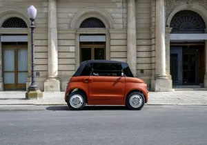 Το Fiat Topolino «ντύνεται» Corallo και τραβά όλα τα βλέμματα