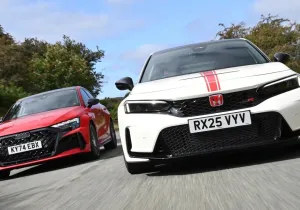 Honda Civic Type R Ultimate Edition vs Audi RS3: Ποιο είναι το απόλυτο hot hatch;