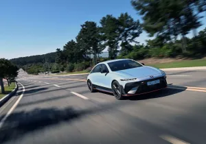 Οδήγηση στο κόκκινο! – Το Hyundai Ioniq 6N δείχνει τι σημαίνει ηλεκτρικό performance