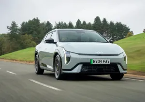 Από το hatchback στο Fastback – Τι πραγματικά αλλάζει στο Kia EV4