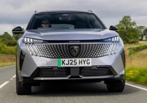 Νέα Peugeot 3008 και 5008 GT Premium: Πολυτέλεια, τετρακίνηση και τεχνολογία αιχμής