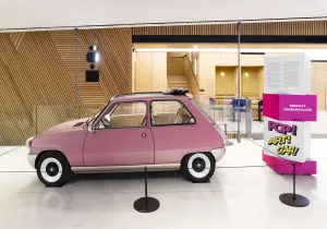Renault Carwalk Pop Art Car