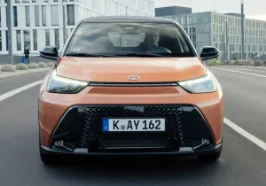 Οδηγώντας το νέο Toyota Aygo X Hybrid: Το μικρό που «σκέφτεται»… σαν μεγάλο!