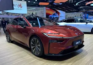 Το νέο κινεζικό ηλεκτρικό σεντάν bZ7 της Toyota κάνει ντεμπούτο