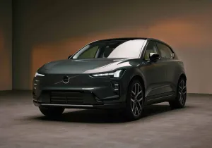 Να τι συμβαίνει όταν το νέο EX60 της Volvo χτυπήσει μετωπικά σε κολώνα